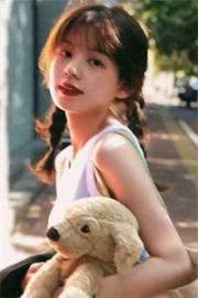 末世：我負責囤女神，係統發低保