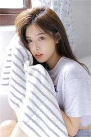 青山隨霧隱，愛若清若楚